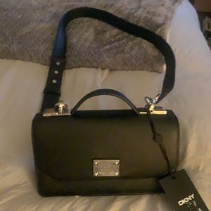 Beautiful DKNY crossbody purse w/ thick straps